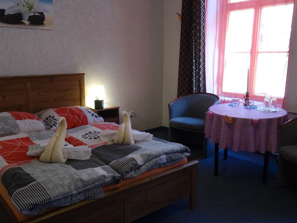 Gl Hotel טרוטנוב מראה חיצוני תמונה