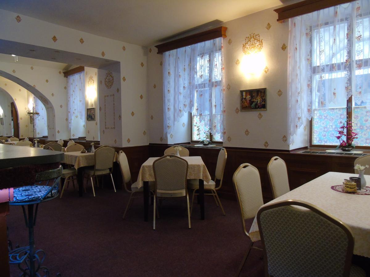 Gl Hotel טרוטנוב מראה חיצוני תמונה