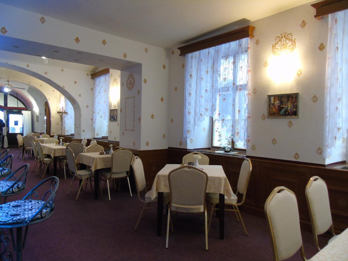 Gl Hotel טרוטנוב מראה חיצוני תמונה