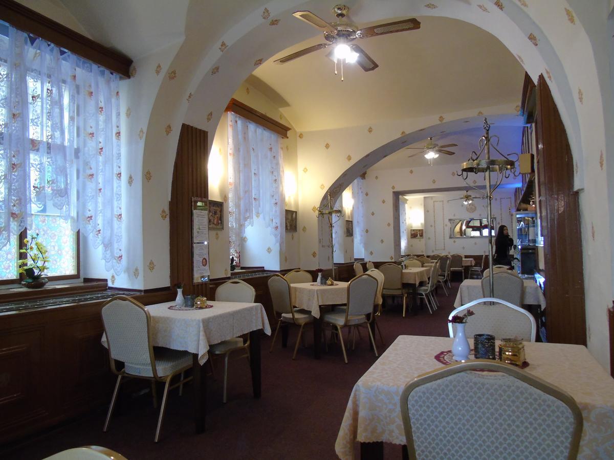 Gl Hotel טרוטנוב מראה חיצוני תמונה
