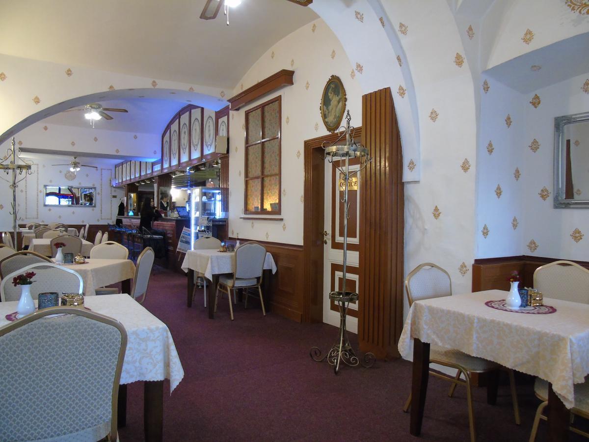 Gl Hotel טרוטנוב מראה חיצוני תמונה