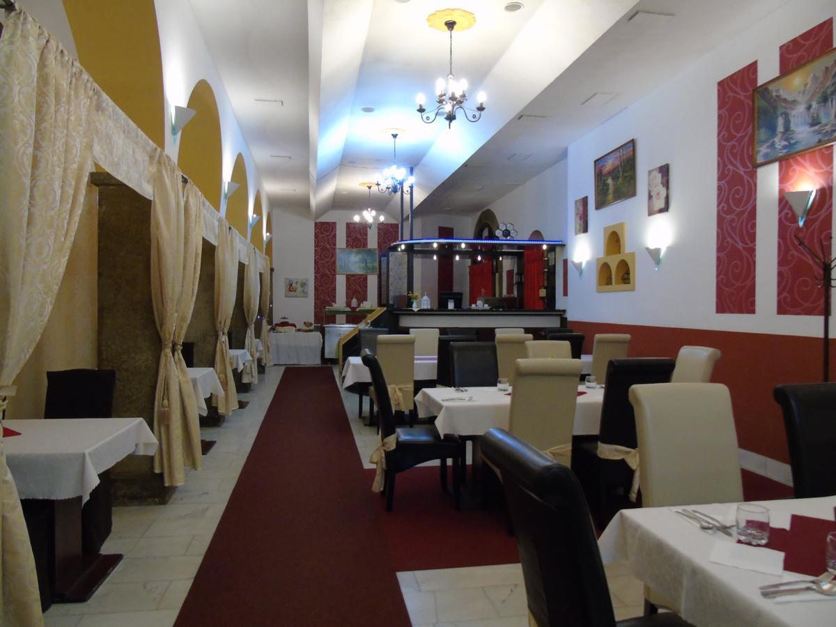 Gl Hotel טרוטנוב מראה חיצוני תמונה