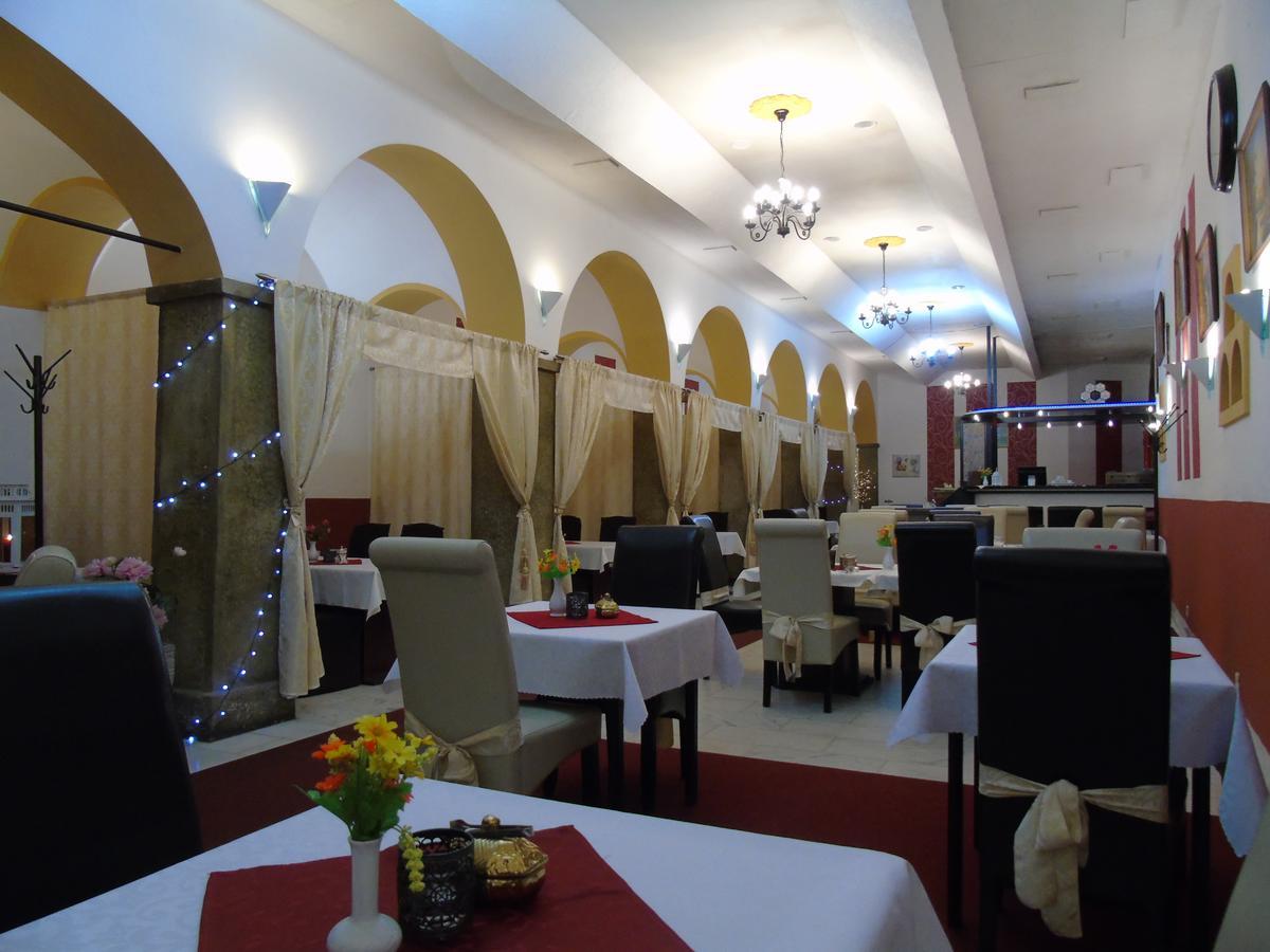 Gl Hotel טרוטנוב מראה חיצוני תמונה