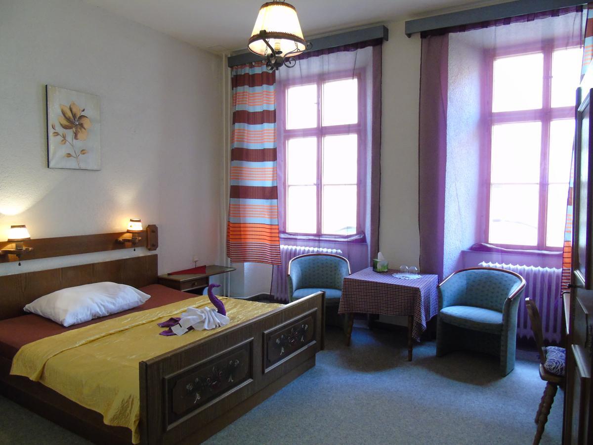 Gl Hotel טרוטנוב מראה חיצוני תמונה