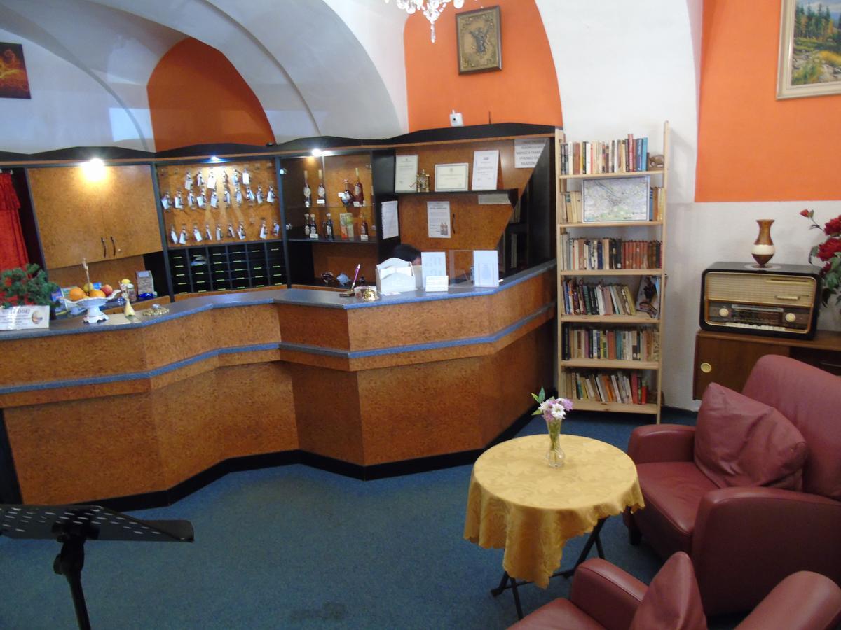 Gl Hotel טרוטנוב מראה חיצוני תמונה