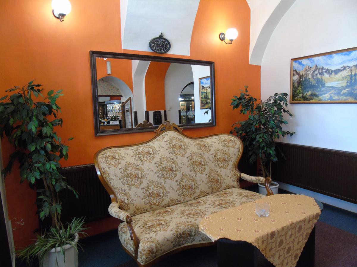 Gl Hotel טרוטנוב מראה חיצוני תמונה