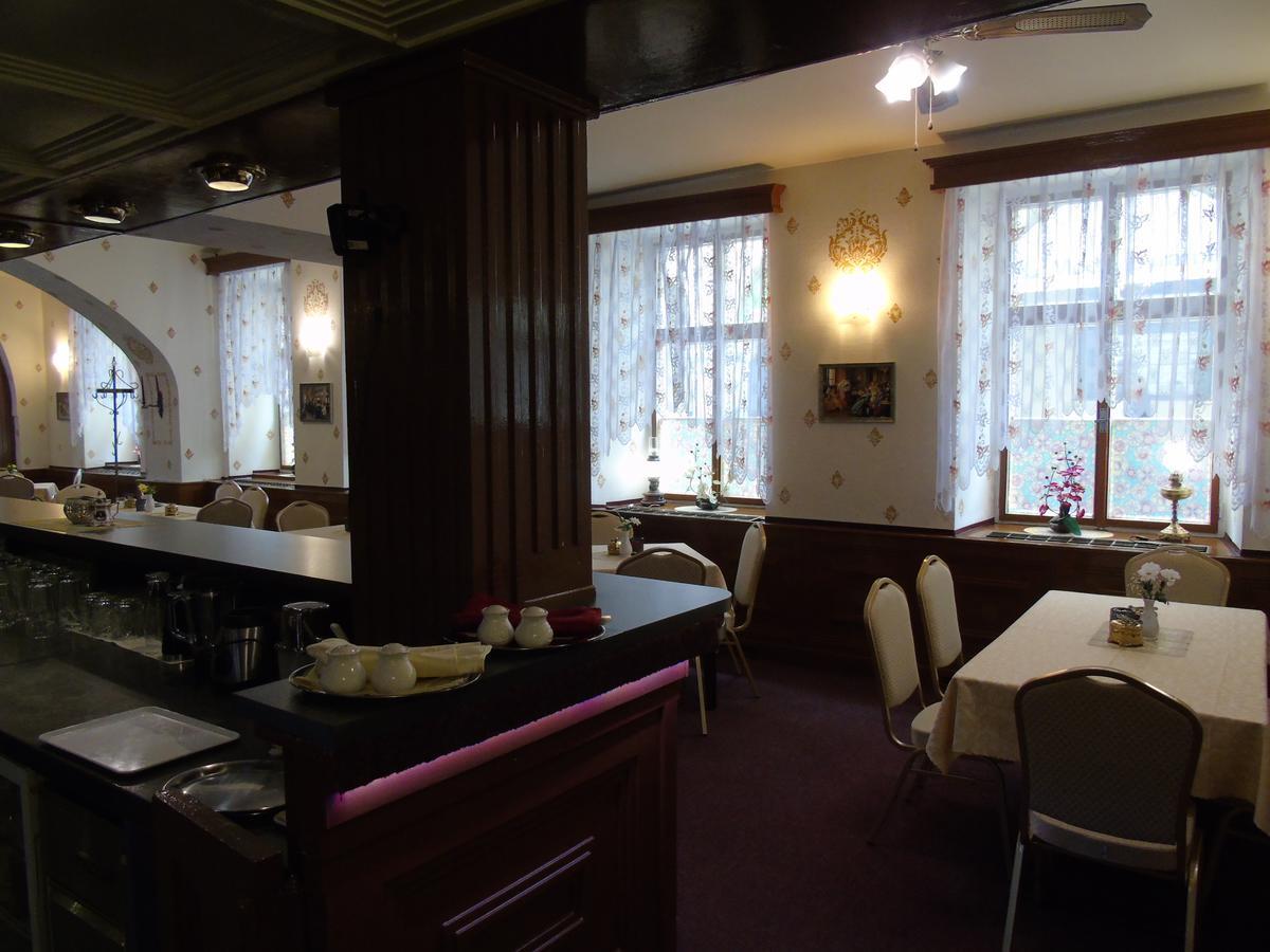 Gl Hotel טרוטנוב מראה חיצוני תמונה
