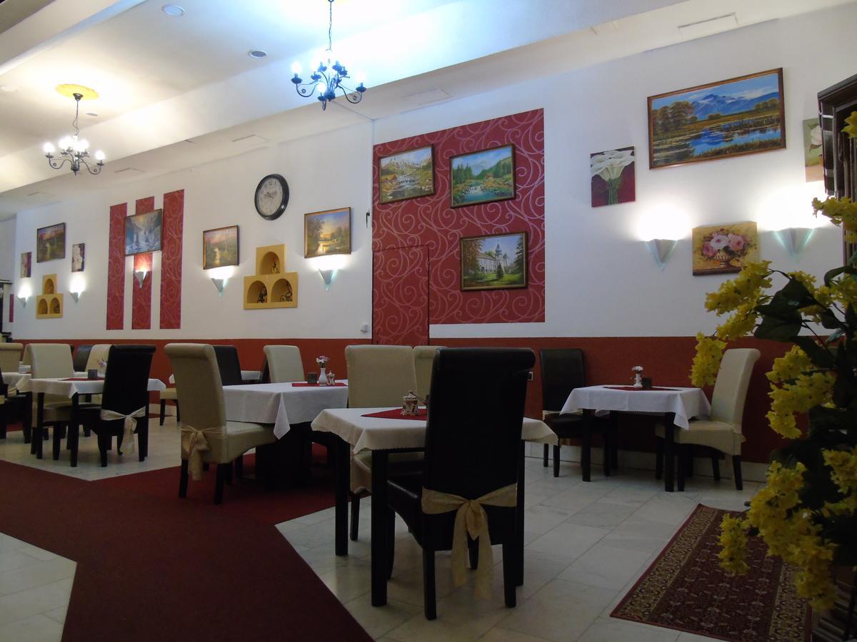Gl Hotel טרוטנוב מראה חיצוני תמונה