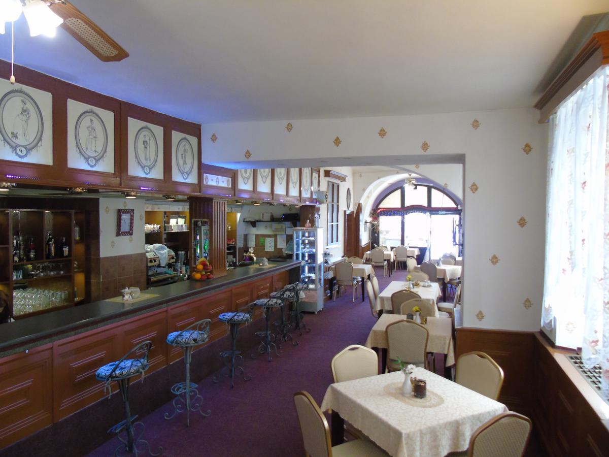 Gl Hotel טרוטנוב מראה חיצוני תמונה