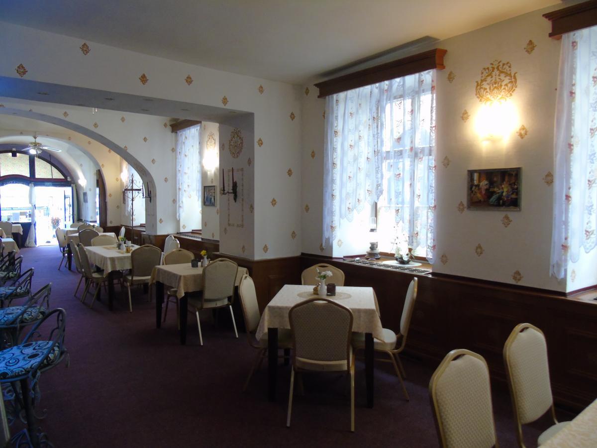 Gl Hotel טרוטנוב מראה חיצוני תמונה