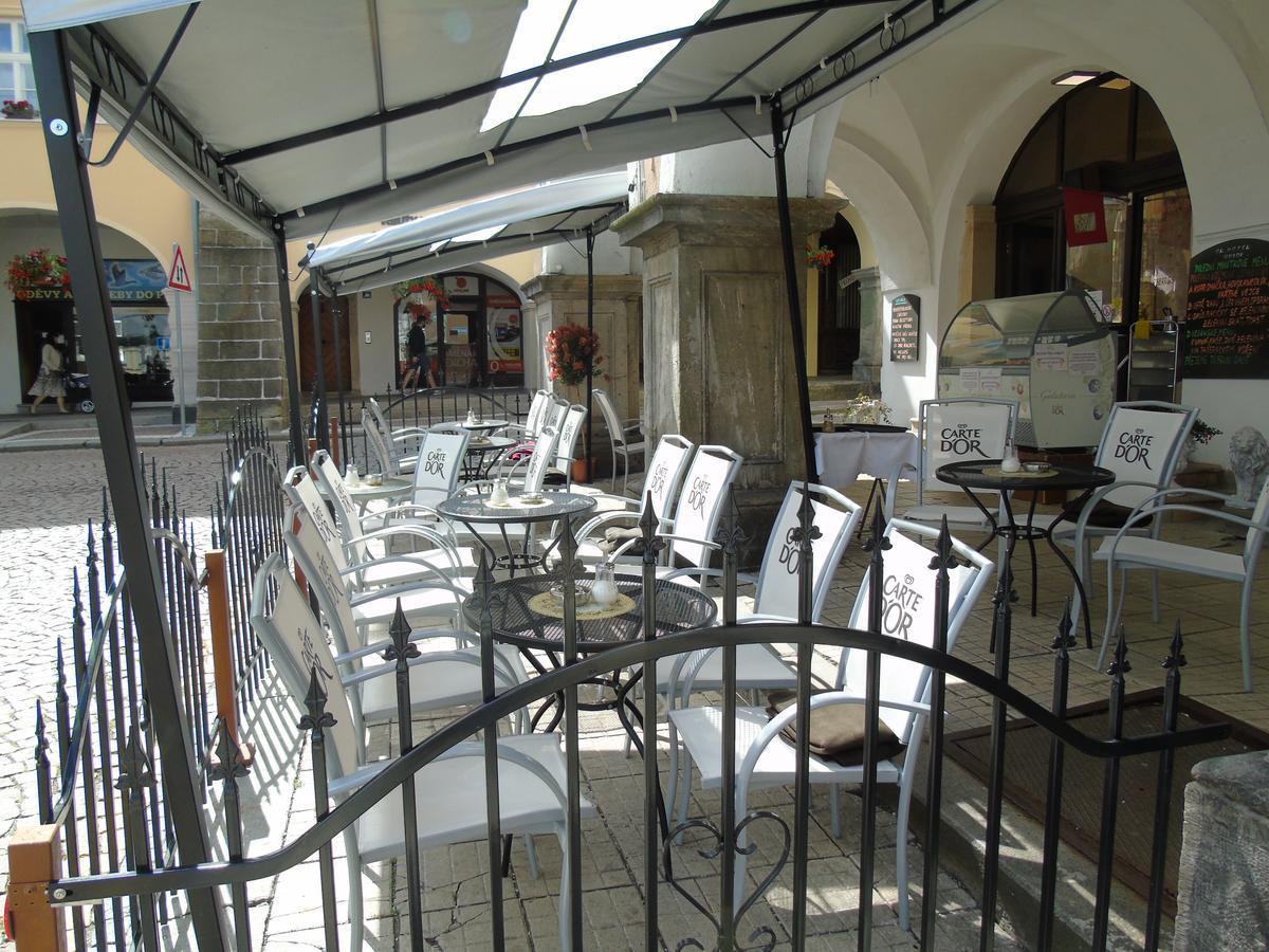 Gl Hotel טרוטנוב מראה חיצוני תמונה