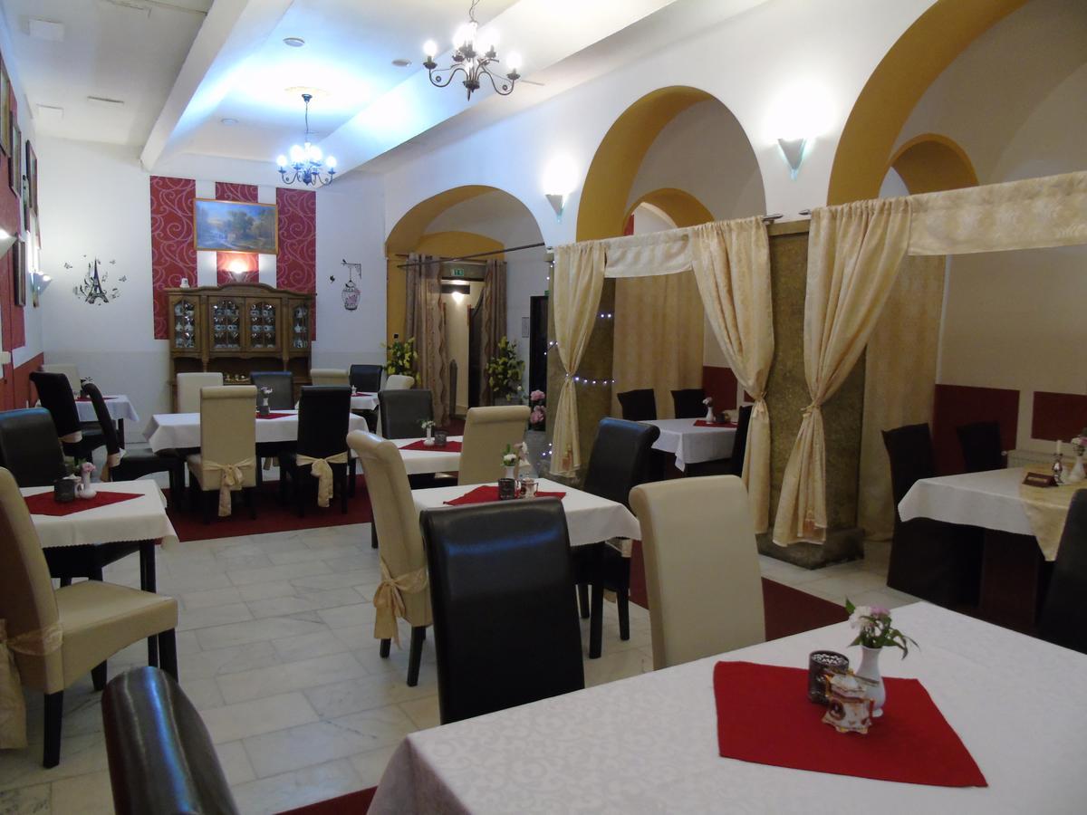 Gl Hotel טרוטנוב מראה חיצוני תמונה