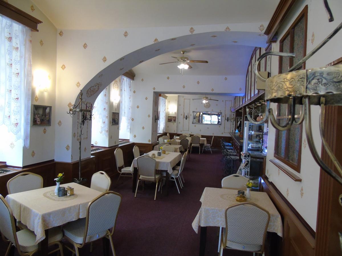 Gl Hotel טרוטנוב מראה חיצוני תמונה