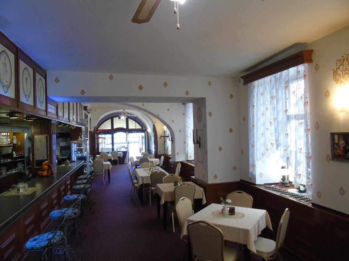 Gl Hotel טרוטנוב מראה חיצוני תמונה