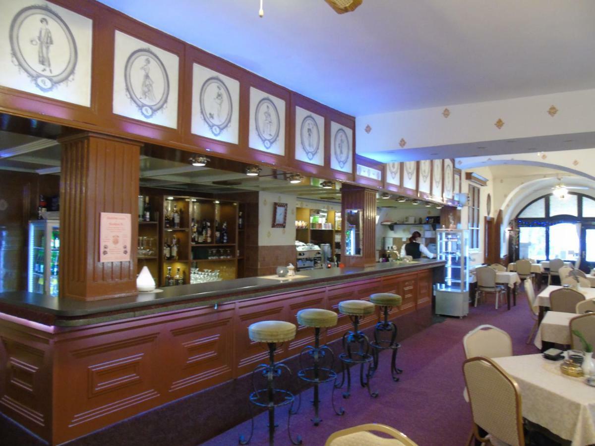 Gl Hotel טרוטנוב מראה חיצוני תמונה