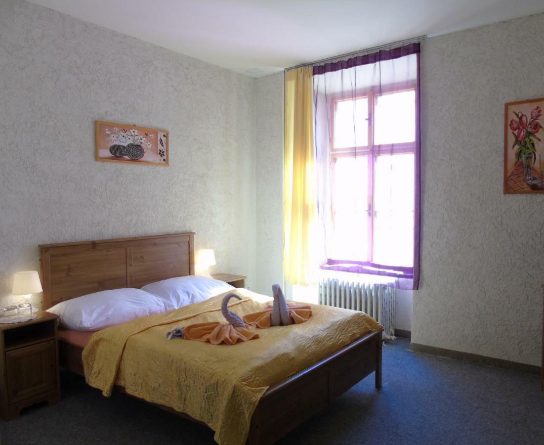 Gl Hotel טרוטנוב מראה חיצוני תמונה